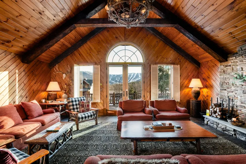 Ski Chalet with Pool, Hot tub, Sauna & Pizza Oven - Image 1