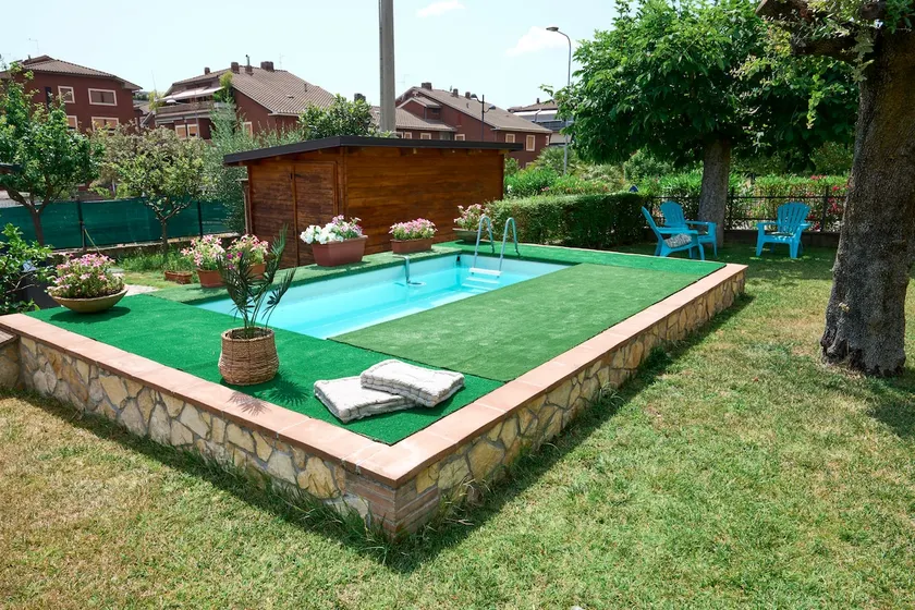 Villa with Private Pool, Garden and Barbecue - Image 1