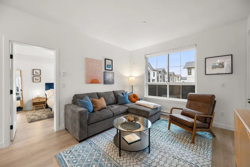 Luxury White Rock 2BR | King Bed | Sleeps 6 - Image 1