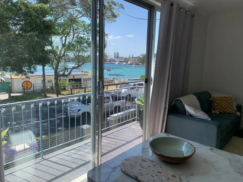 Lakeside Dreaming Wifi Netflix Full Air Con - Image 1
