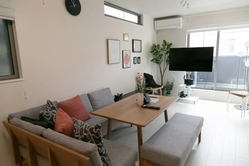 Newly built house for up to 10 Super convenient for sightseeing in Osaka, with excellent access to Namba & Umeda, 3-minute walk to the nearest station - Image 1
