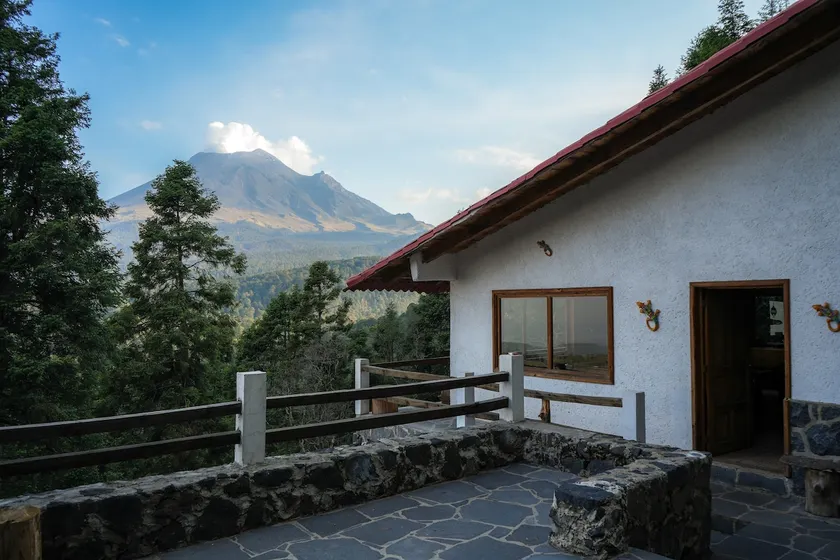 Cabin with spectacular views of the volcano. - Image 1