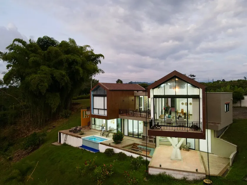 Villa with infinity pool and 180° views of Filandia - Image 1
