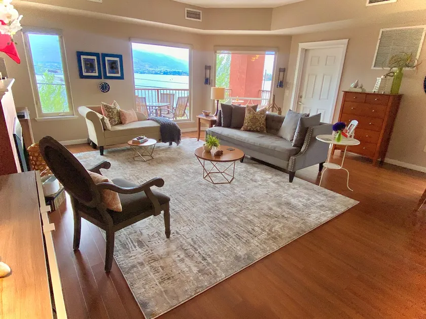 Osoyoos Lakeside 2 BDRM Condo! - Image 1