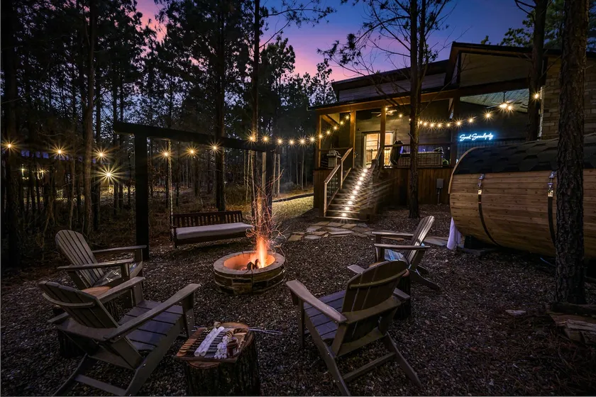 Romantic Escape | Sauna, Soaking Tub & Hot Tub - Image 1