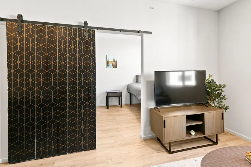 Relax in a Comfy | 1-Bedroom Downtown Apt | Gym - Image 1