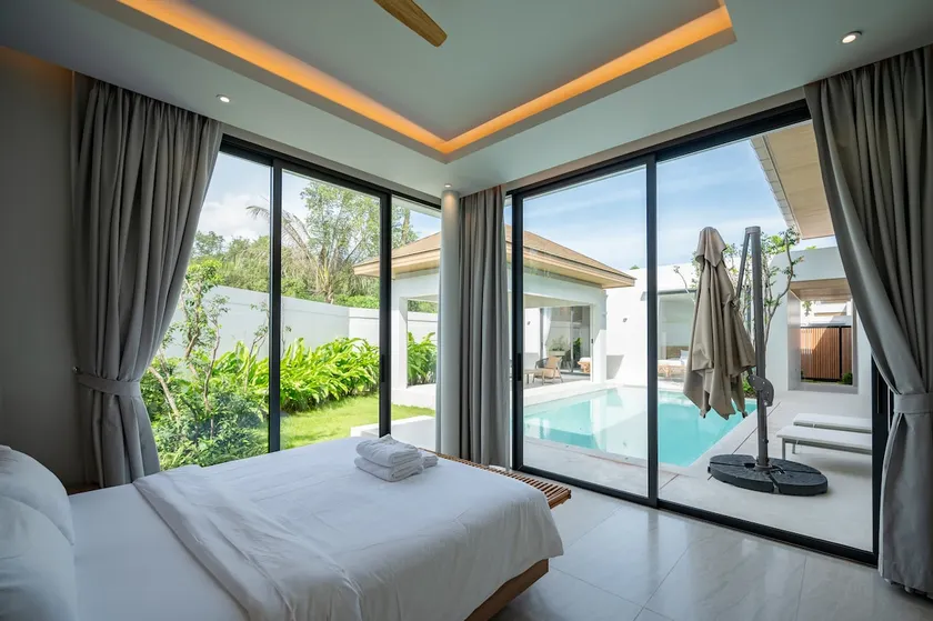 Brand new 5-bedroom pool villa, 8 minutes to Phuket Town, 5 minutes to the beach, 3 minutes to the large shopping mall, Mouana Songkhun - Image 1