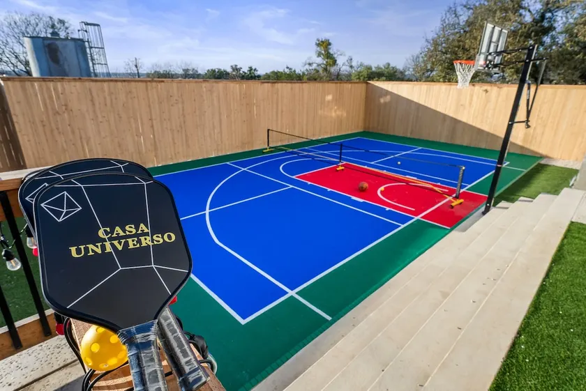 *Basketball,Pickleball, hot tub & space vibes. - Image 1