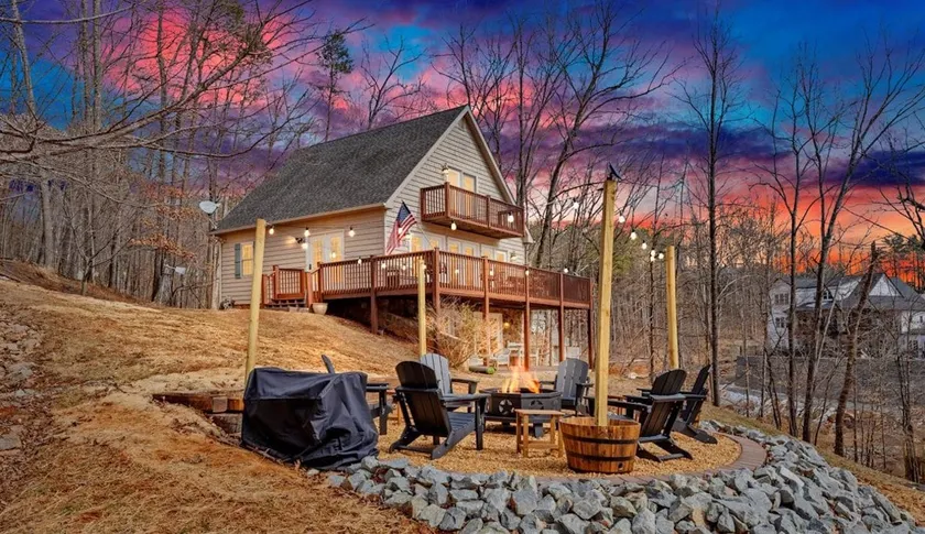 Lakefront 3BR - Dock|Fire Pit|Lawn Games|Game Room - Image 1