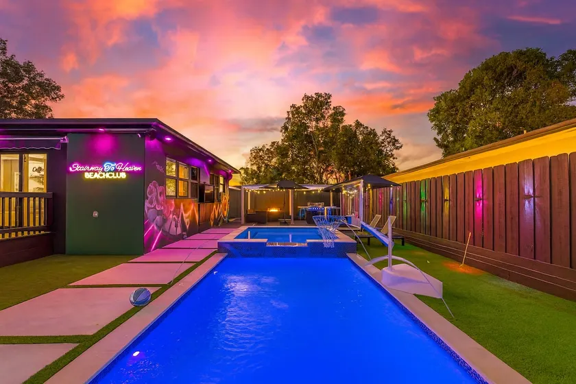 The Hard Rock Home | Pool/Jacuzzi/Nightclub/Bbq/RV - Image 1