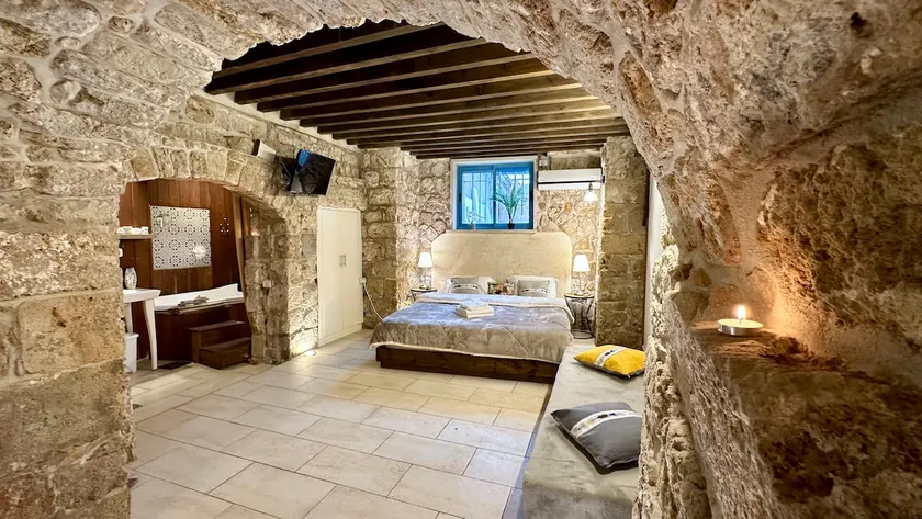 Jacuzzi Suite Near Lighthouse - Image 1