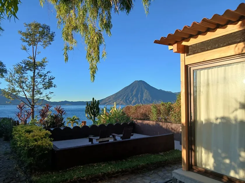 Lakefront eco-house Casa Jazmin GT - Image 1