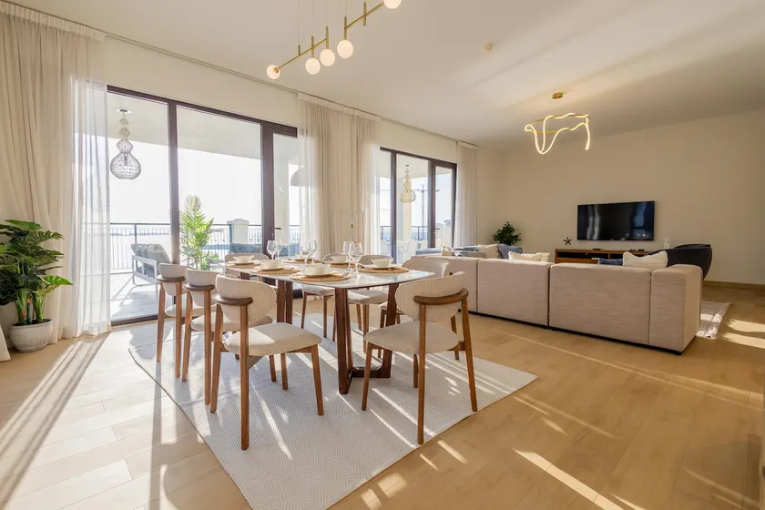 HiGuests - Experience Coastal Elegance at La Rive 2 in La Mer - Image 1