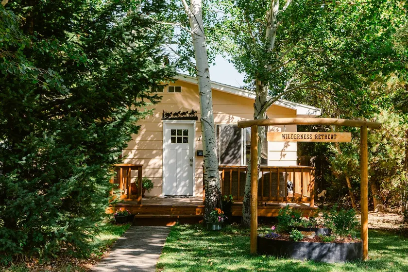 A Wilderness Retreat — Your Gateway to Yellowstone - Image 1