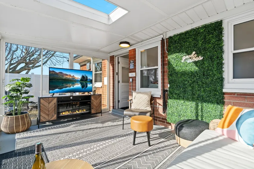 Cozy Home w/ King Bed Enclosed Patio Bonfire BBQ - Image 1