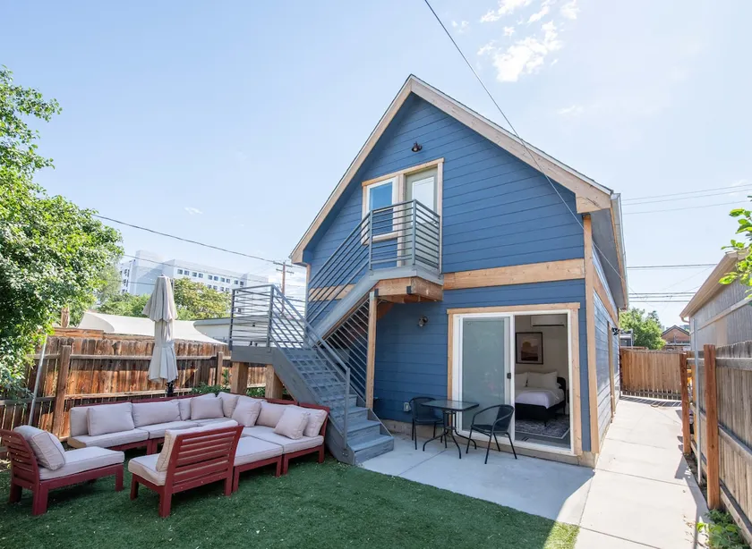 Cozy Urban Retreat - Image 1