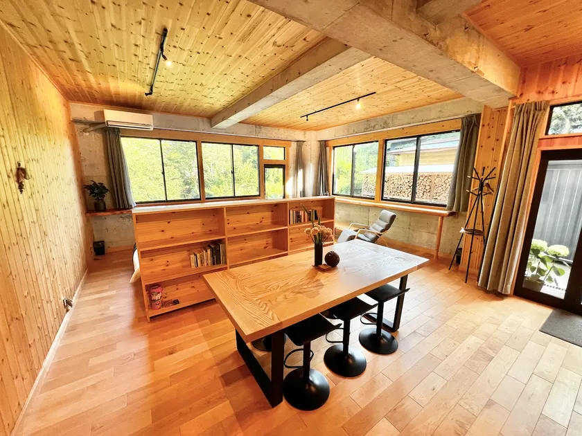 Cozy Modern Suite by the Creek / TateyaVacation 8 - Image 1