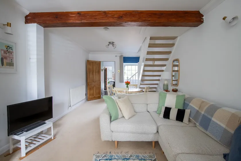 The Little House close to Gatwick Airport. - Image 1