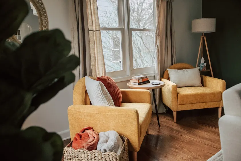 Stylish Beaverdale 2 Bedroom - King and Queen Beds - Image 1