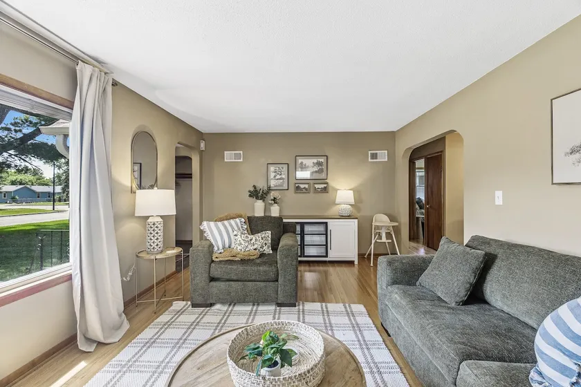 6th Street Retreat- Fenced 4BR/1BA MidTerm stay ok - Image 1