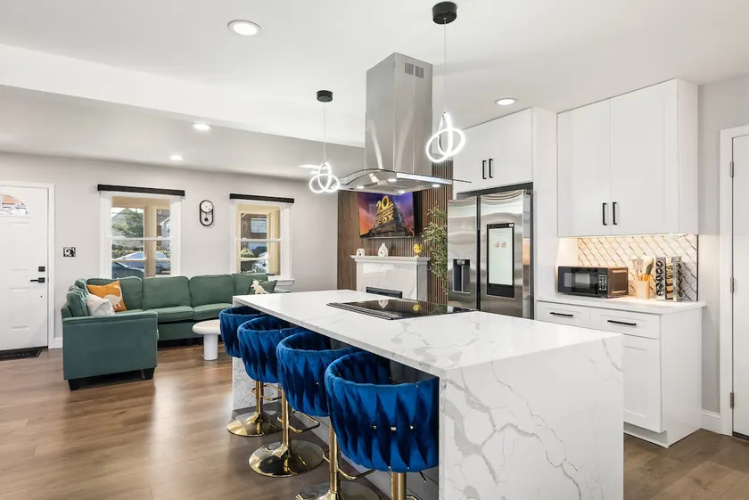 Dream home. Centrally located near DC, parking. - Image 1