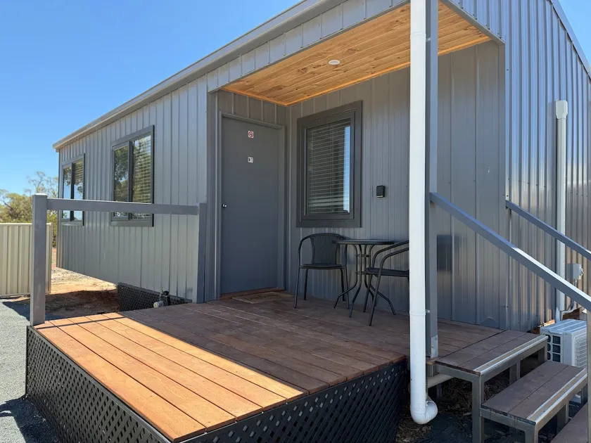 Woomelang Silo Trail Cabin Two Bedroom Qn/Single - Image 1