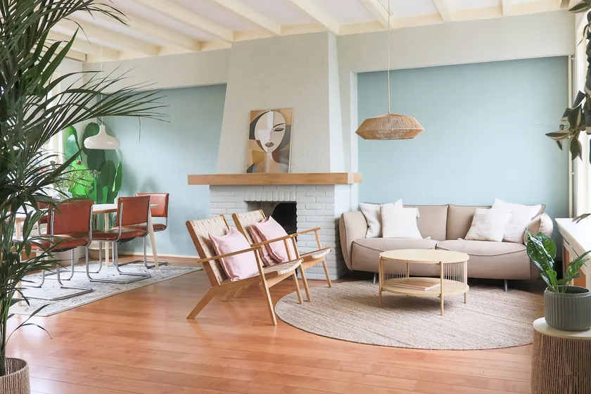 Spring house with panoramic views! - Image 1