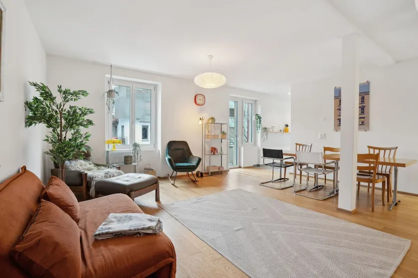 Chic City Apt. Prime Location - Image 1