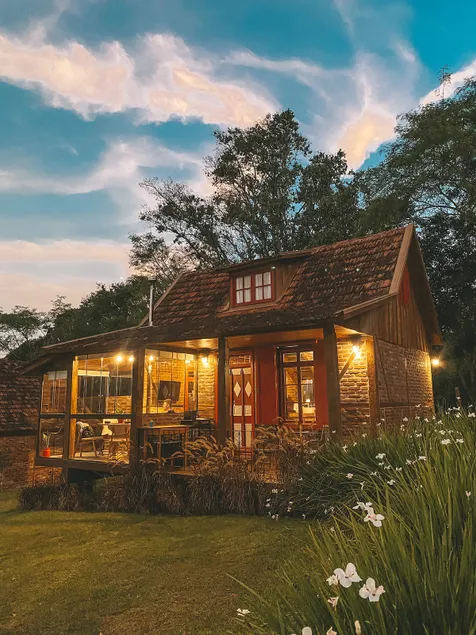 Cabin with hydro, fireplace and breakfast - Image 1