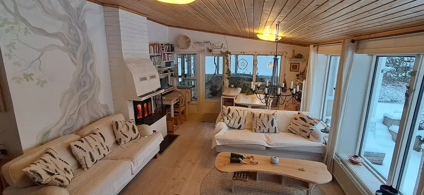 Superb lake location with your own dock - Image 1