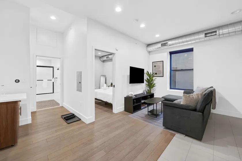 1BR King 20 min from NYC! 2 minutes to prudential - Image 1