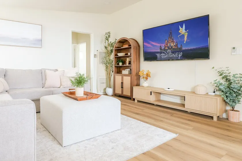 Convention 5 min | Disney 10 min | 4BR Sleeps 10 - Image 1