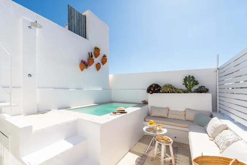 The Pearl of Pueblo ~ Luxury, Pool & Sea Views - Image 1