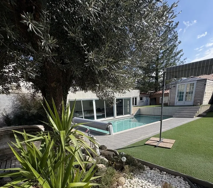 ”Les Bleuets” Guest House - Image 1