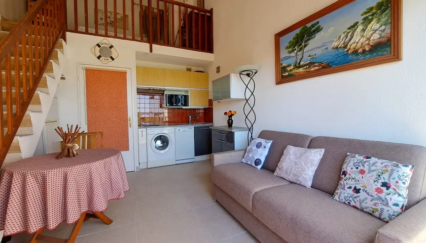 Sunny 2-room, sea and field view, air-conditioned - Image 1