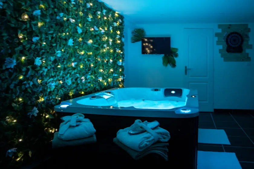 Castle Wall with Hot Tub - Image 1