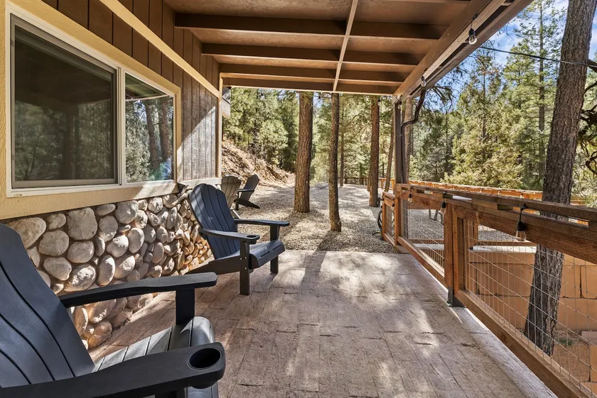 Mtnside Cabin w/Views by Lynx Lake 20 min to Town - Image 1