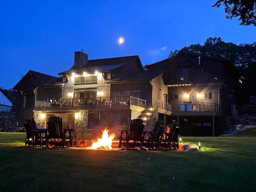 Lakefront | Fire Pit | Hot Tub | Game Room, Kayaks - Image 1