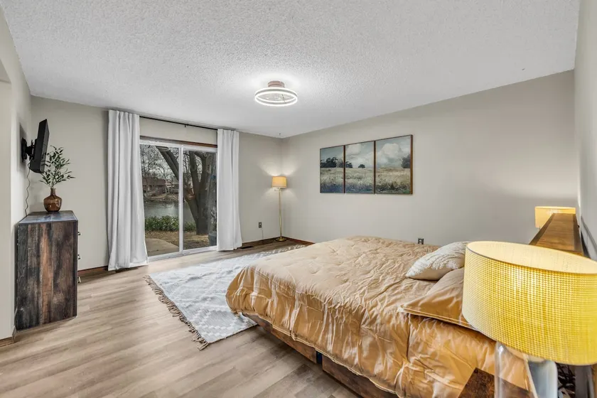 4BR Retreat w/ KING Bed, Hot Tub & Prime Location - Image 1