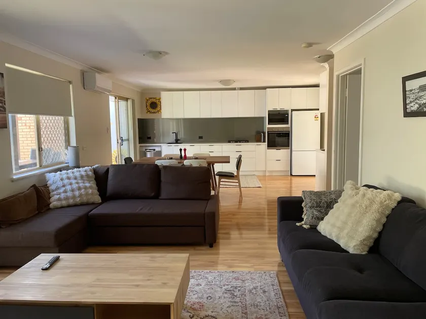 Dover Villa - close to the ocean in a quiet space - Image 1