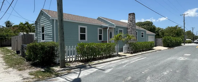 The Pickleball Beach Bungalow - Image 1