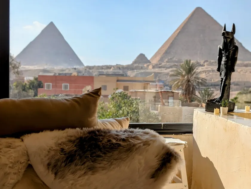 Artistic Home retreat Pyramids View - Image 1