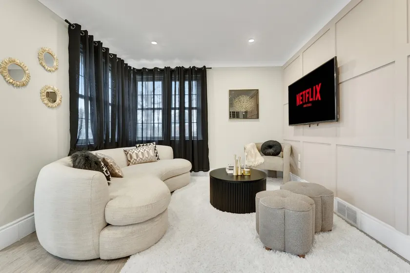 4BR Stay Near Niagara Falls | Family Getaway - Image 1