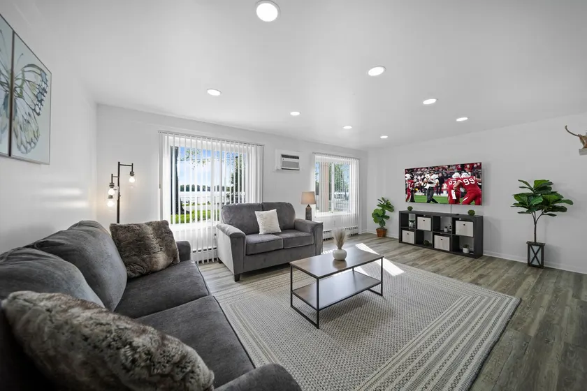 Waterfront Apt w/ Free Parking & Stunning Views - Image 1