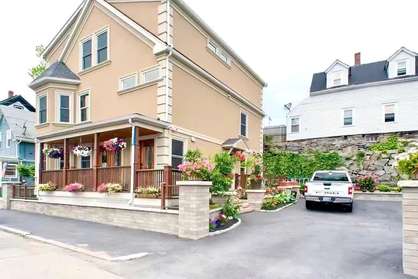 383 - 3BR Quincy - Chic House near Adams Park - Image 1