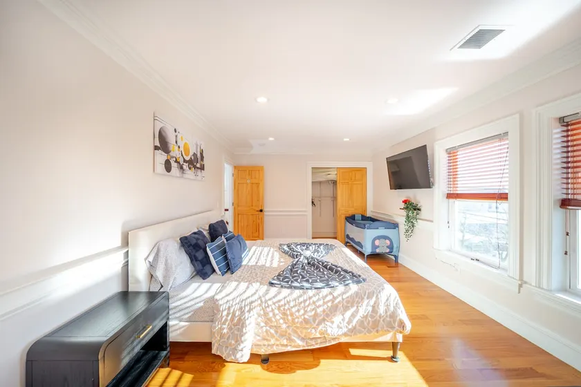 383 - 3BR Quincy - Chic House near Adams Park - Image 1