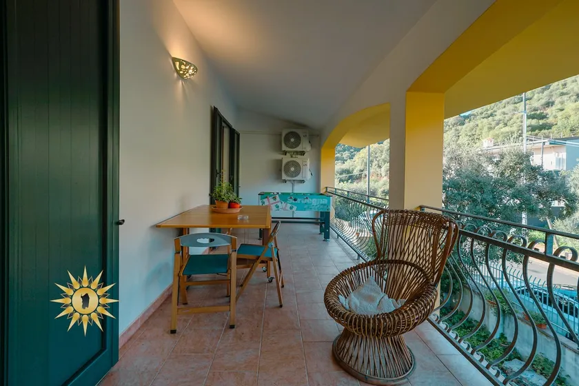 Artist's House - Large quiet central house - Image 1