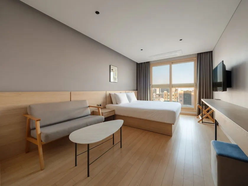 #Low-rise studio #Near Expo #3-minute walk to Cheongcho #Outdoor swimming pool #Healing hot springs #Chestertons building - Image 1