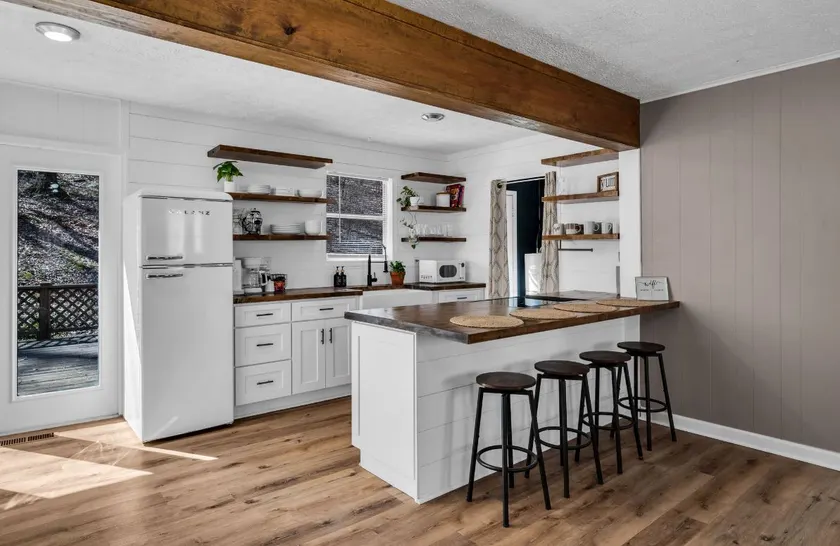 Creekside Cabin * Nestled in Woods * 30M Nashville - Image 1
