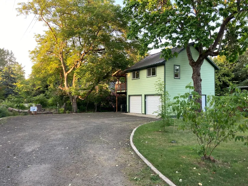 Steller's View-A secluded 2 bedroom near downtown - Image 1
